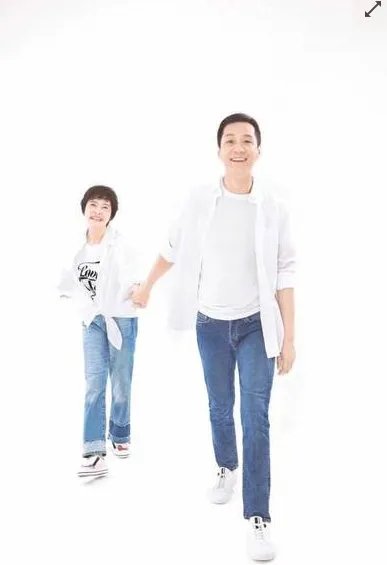 冯远征秀恩爱深情无限是因为结婚多少周年？