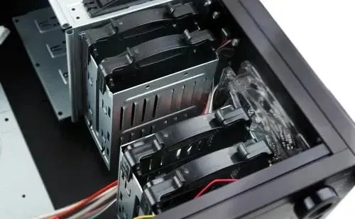 电脑显示屏显示无信号输入是怎么回事