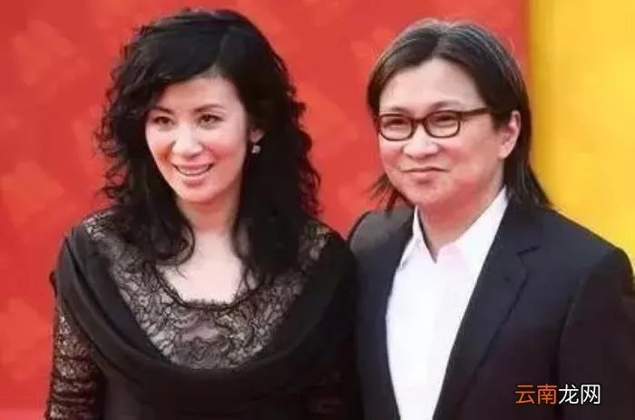 吴君如老公,53岁吴君如为满头白发的老公庆生