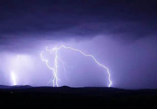 一道闪电大约相当于多少度电  一道闪电的电量有多大