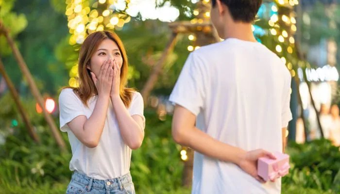 情人节送什么礼物给女朋友比较好 情人节送女朋友暖心小礼物
