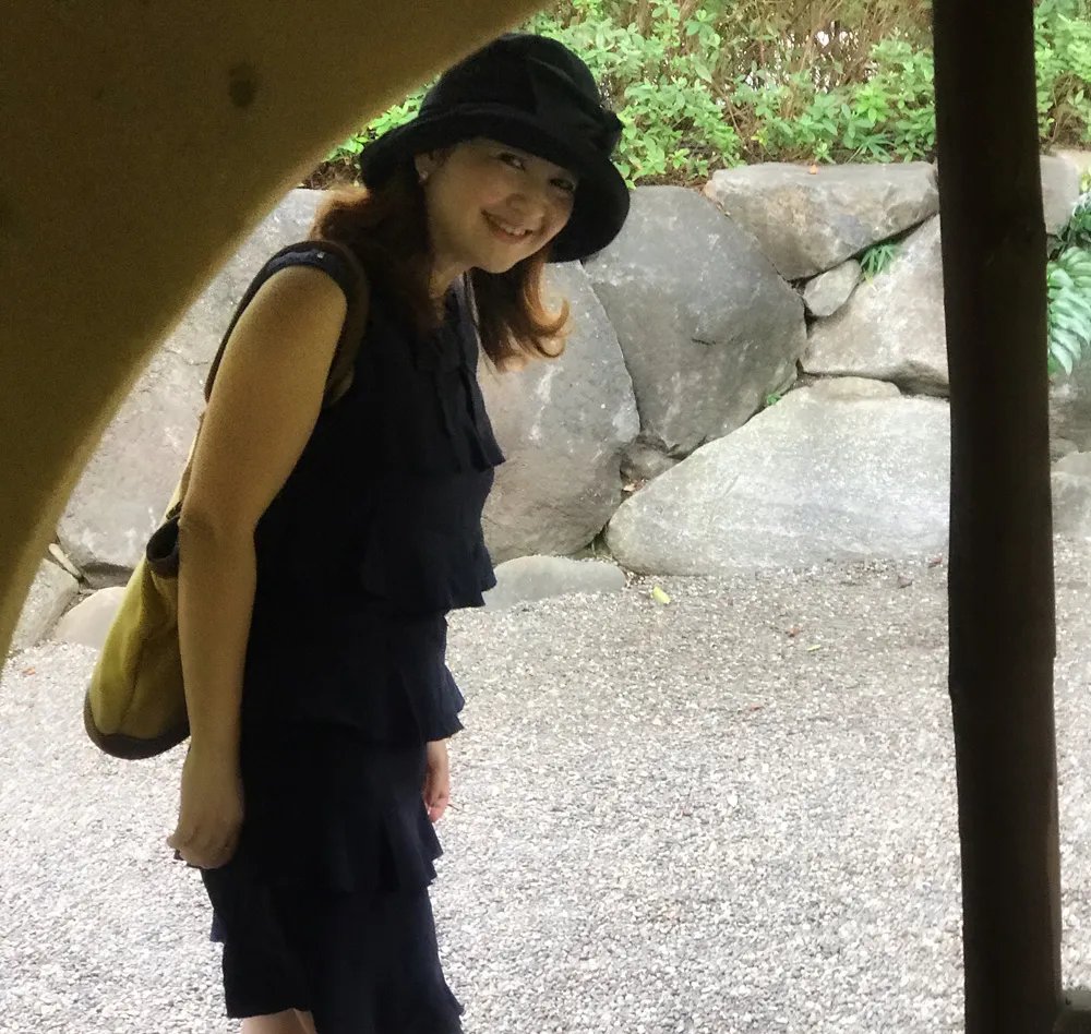 你是来拉屎的吧小女孩是谁演的 小女孩沈洁长大后的样子照片