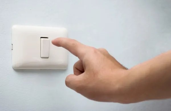 关灯的英文怎么读