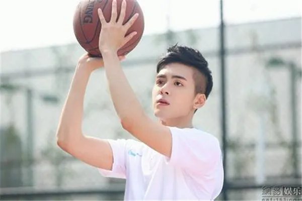 曾舜晞家世遭扒是富二代吗爸爸是谁 曾舜晞是几国混血祖籍是哪里