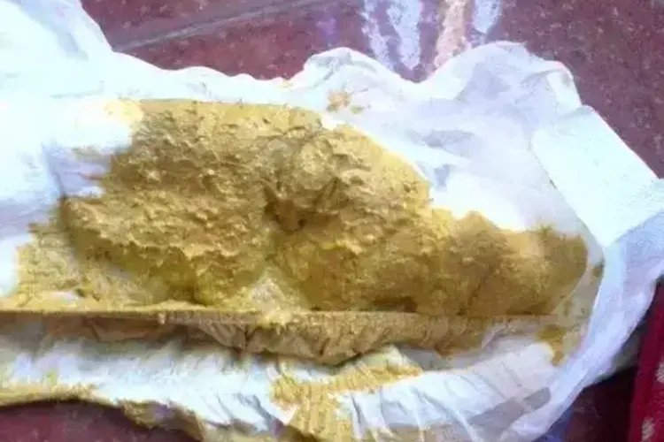 正常新生儿粑粑图片