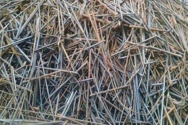 今天的废铁价格多少钱一吨？