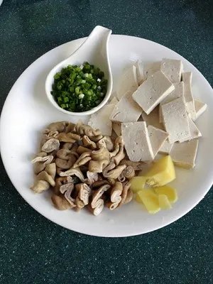 肥肠炖豆腐的做法步骤图，肥肠炖豆腐怎么做好吃
