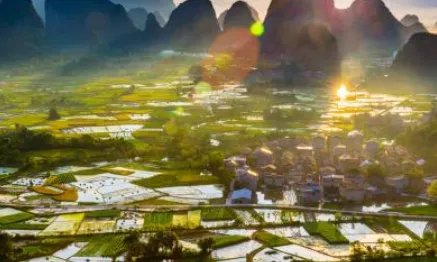 《四时田园杂兴》的原文是什么？这首诗词该如何赏析呢？