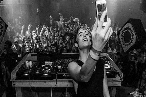 武汉十大热门酒吧排名:A+live上榜，第一火爆全网