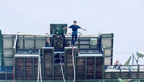 张若昀化蹦极少年是怎么回事？