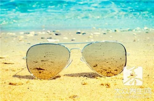  老花镜有度数吗