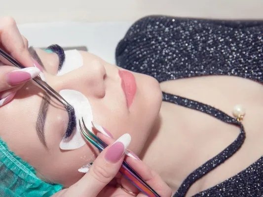 怎么样贴假睫毛