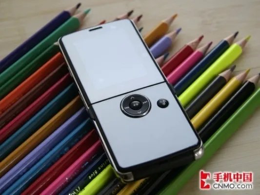 绝对惊艳 时尚音乐机LG KM380到货京城