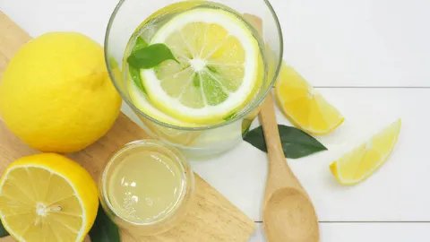 柠檬不能和什么一起吃