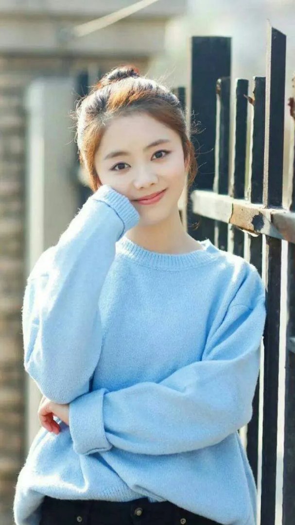 谭松韵承认恋情她的男朋友是谁 深扒谭松韵情史现任男友吴奕辰吗