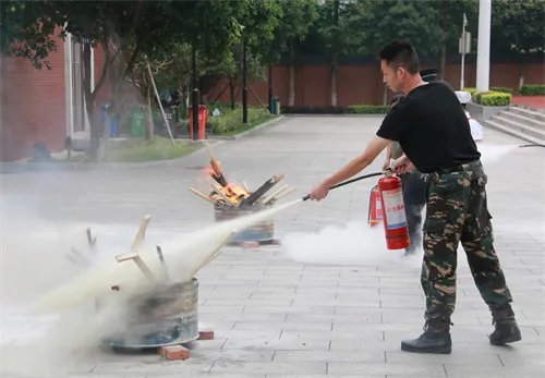 干粉灭火器的灭火原理是什么