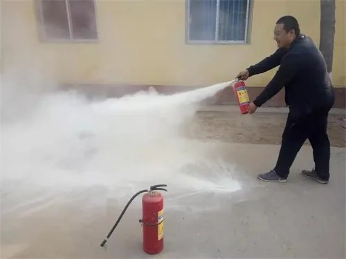 干粉灭火器的灭火原理是什么