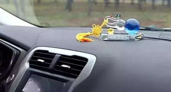 安全气囊在哪 安全气囊打开弹出图片