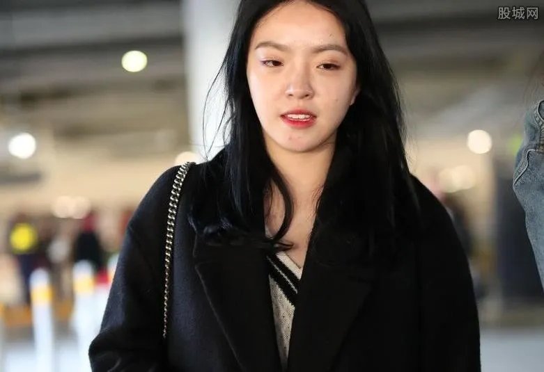 王中磊18岁女儿帅气男友曝光 门当户对毕业后结婚