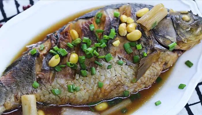 鲤鱼怎么做好吃 焖鲤鱼的做法