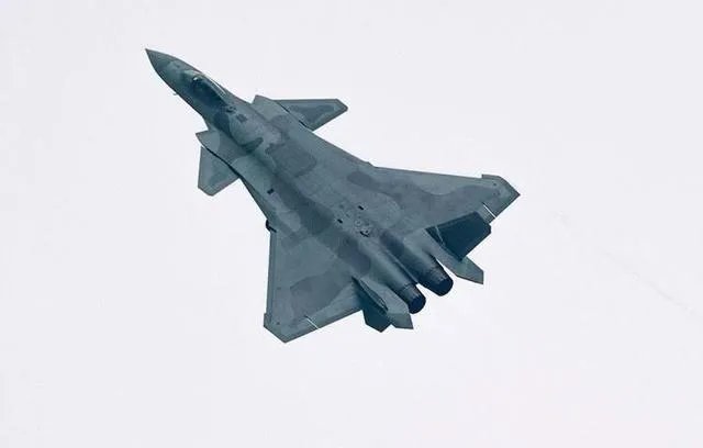 求歼20的高清图，用来做手机壁纸？