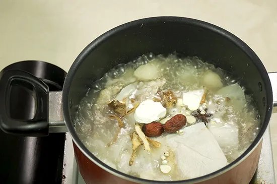 酸萝卜老鸭汤的做法