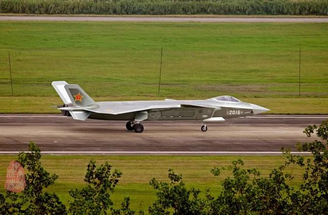 求歼20的高清图，用来做手机壁纸？