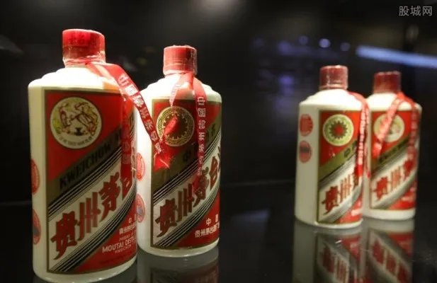 茅台涨价上海断货：比黄金还贵 引16万人预约抢购