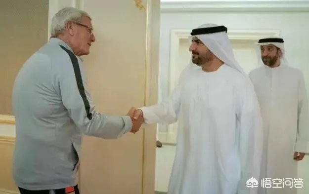 里皮在阿联酋受到当地副酋长的接见，国足为什么这么有面儿？