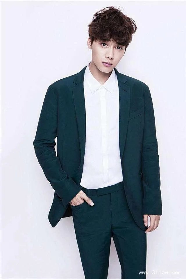 这张图片中的人是李易峰吗?