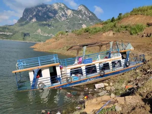 贵州发生一起客船侧翻事故,致8死7失联,有关部门采取了什么举措?