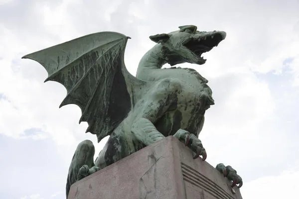 1976年出生的人属什么 1976年出生的人属什么生肖