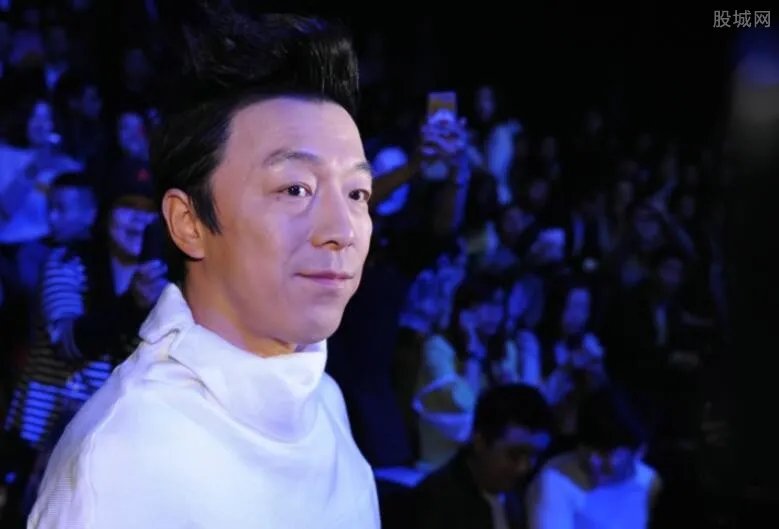 黄渤的真实身份惊人 他的后台强大无人能敌令人震惊