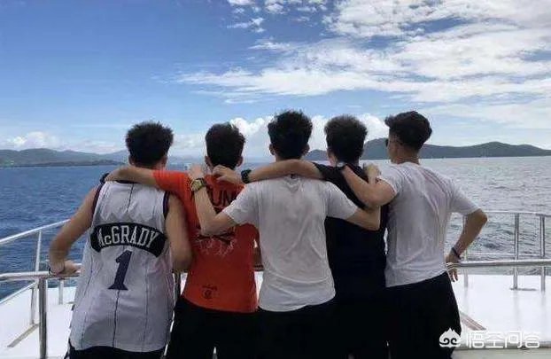 泰国沉船事故中，为什么艾莎公主号的游客全部逃生，而凤凰号的游客就死伤多人？