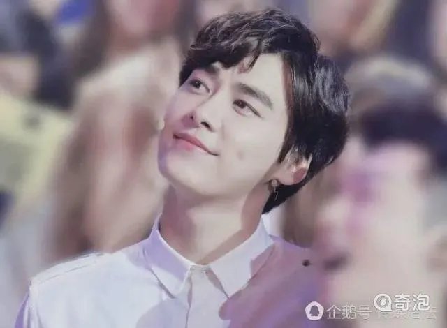 这张图片中的人是李易峰吗?