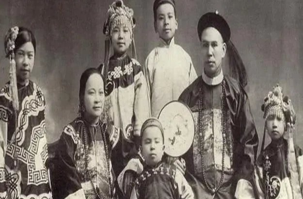 和珅竟然长这样，清朝老照片流出