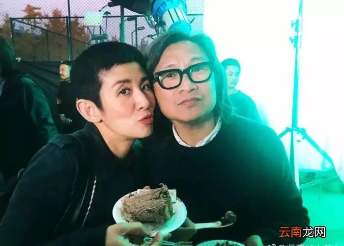 吴君如老公,53岁吴君如为满头白发的老公庆生