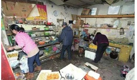 北京黑盒饭窝点曝光了什么问题?