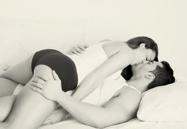 男人和女人接吻好吗?