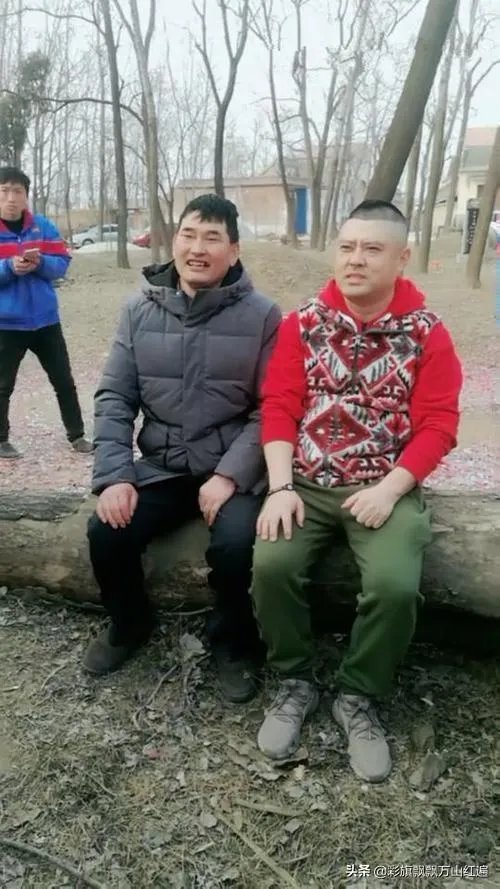 农民歌手朱之文成名后每天那么多粉丝去录视频是悲剧还是喜剧？