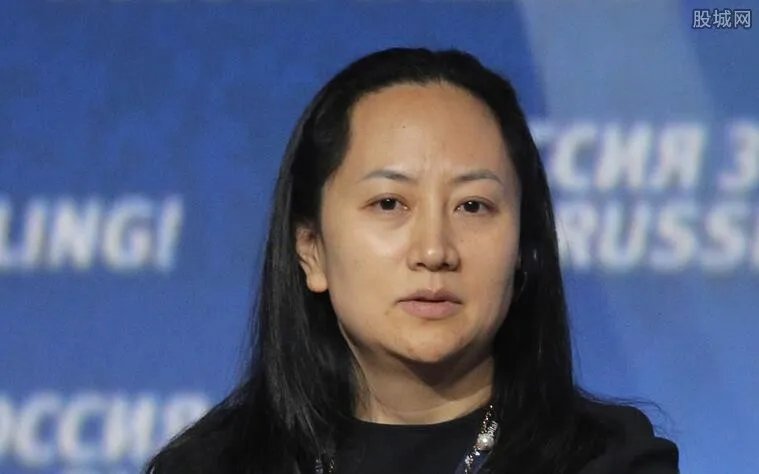 孟晚舟在监狱还是在家 其脚上戴的是什么