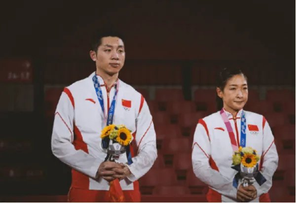 东京奥运会乒乓球混双决赛,裁判做了什么引发我国不满?