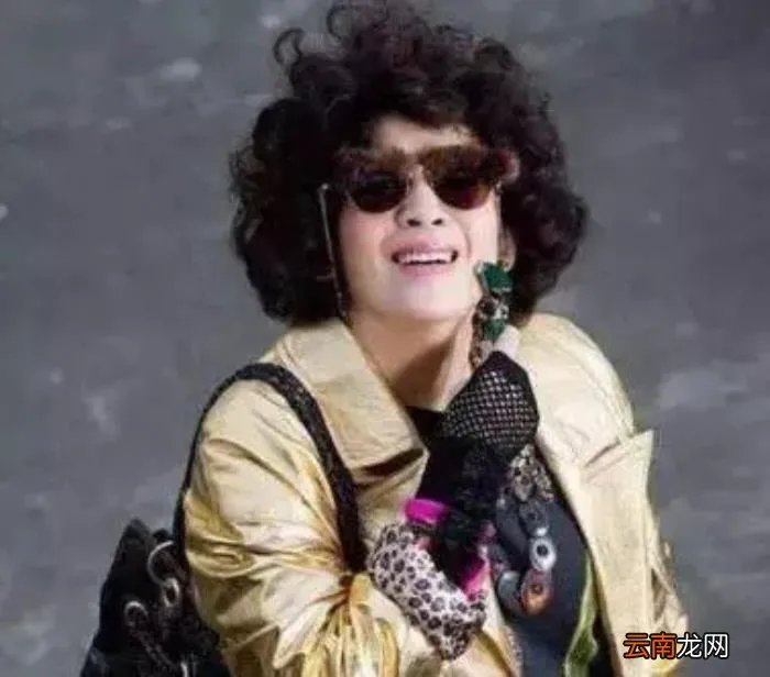 吴君如老公,53岁吴君如为满头白发的老公庆生