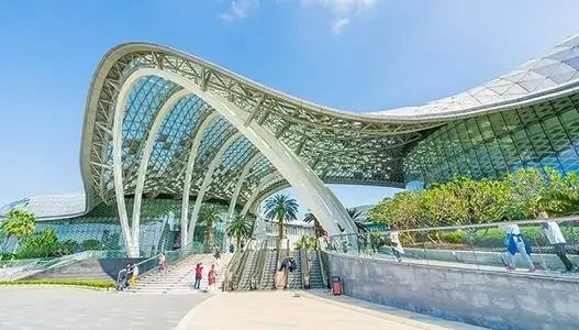 据报道，海南离岛免税一年销售468亿，其中哪些商品的销售非常火爆？