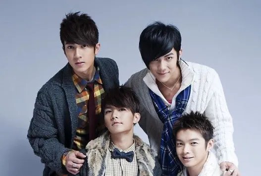 微笑再美再甜不是你的都不特别。这是哪首歌的歌词?