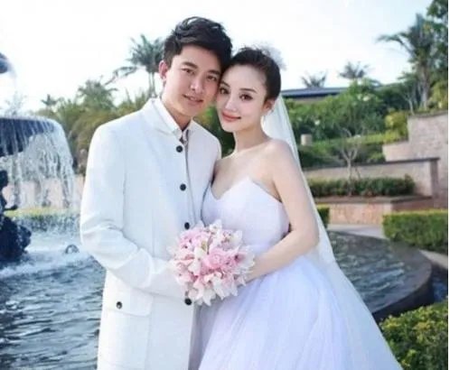 为什么李小璐只删除微博中关于PGone的内容却不取消关注?