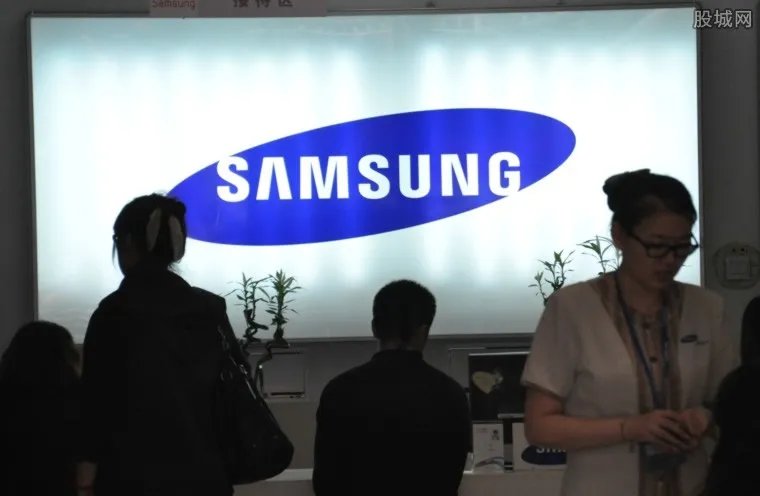 三星广告再怼苹果 讽刺苹果手机引网友批评