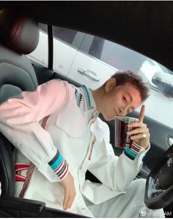 皇甫圣华又老又丑是打激素了吗 皇甫圣华怎么这么有钱