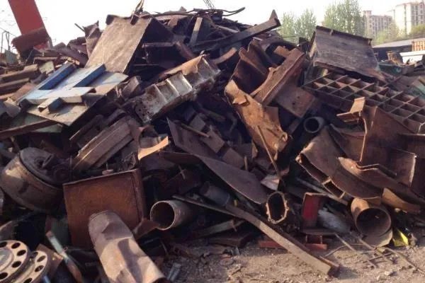 今天的废铁价格多少钱一吨?