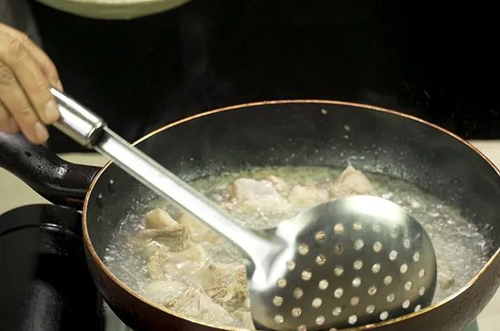 酸萝卜老鸭汤的做法